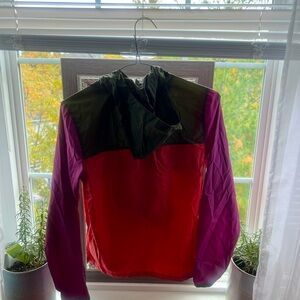 Kids gently used pullover that can also be used as Fannie pack.